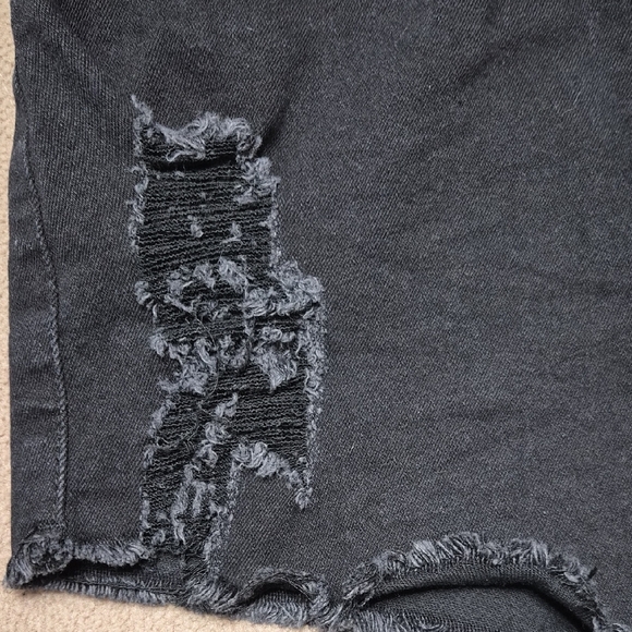 Black Distressed Stretch Frayed Jean Shorts Size 6 - Picture 3 of 12